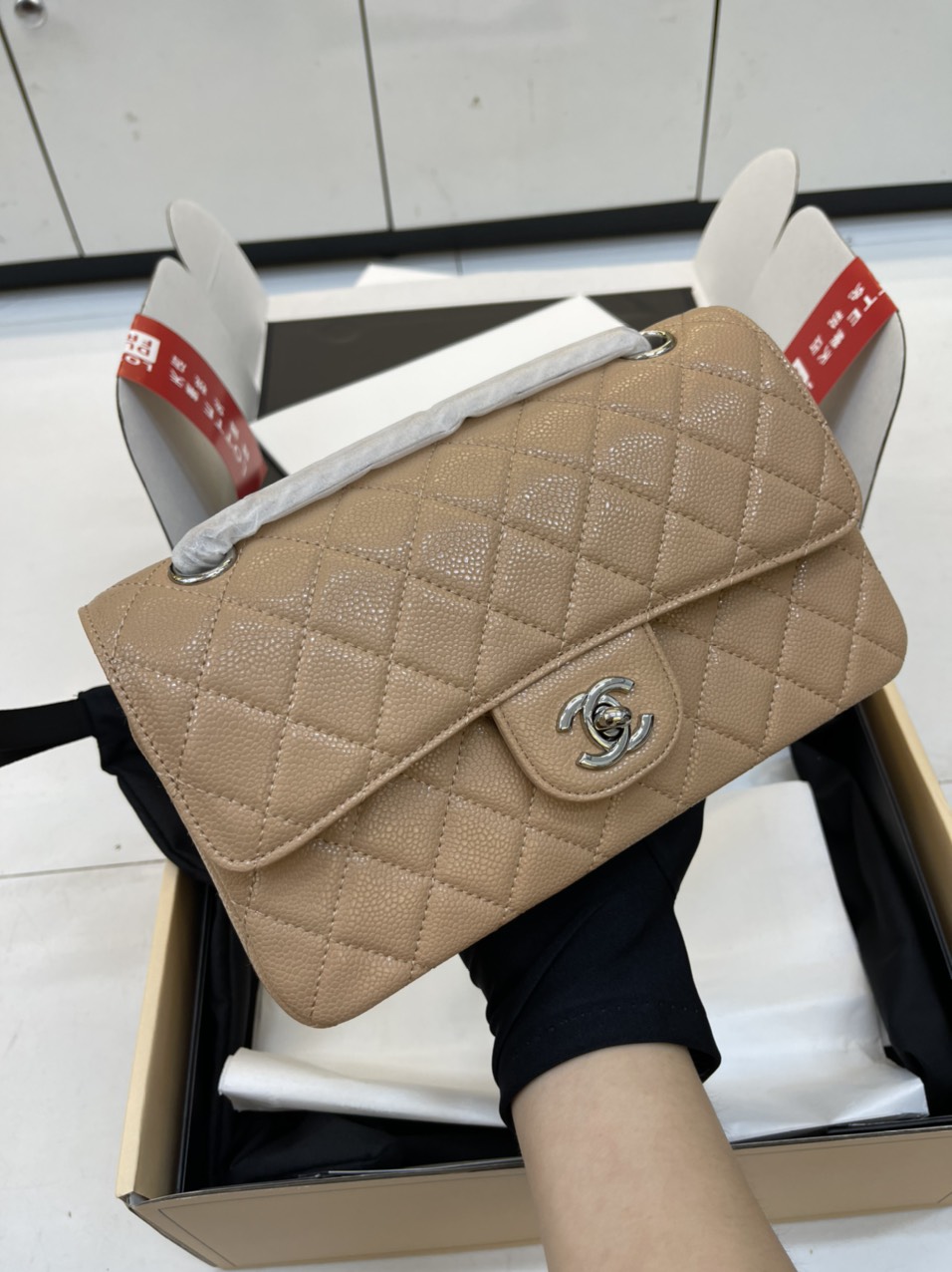 Túi xách Chanel Super Classic Medium Khóa Bạc Màu Nâu Da Hạt Size 23cm